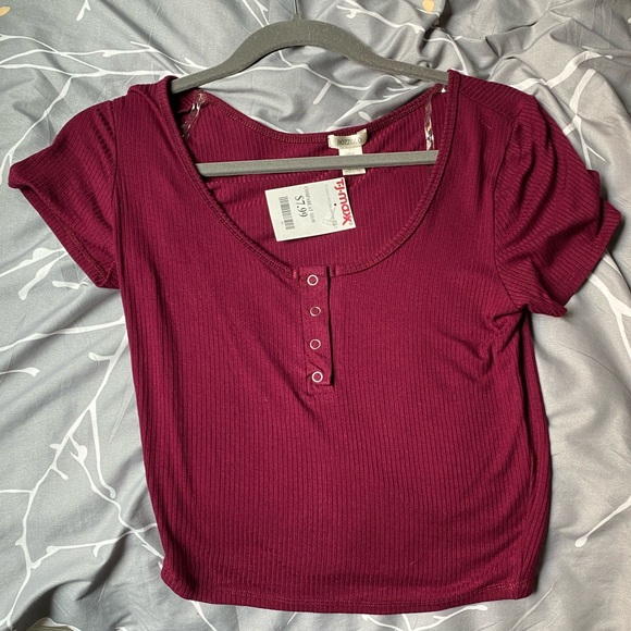 Crop top - Picture 1 of 2